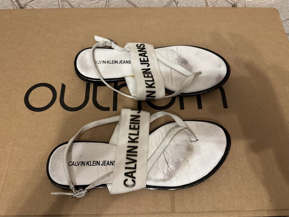 Продам жіночі вʼєтнамки  Calvin Klein
