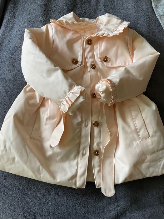 Różowy płaszczyk 92 cm – uroczy akcent dla małej damy