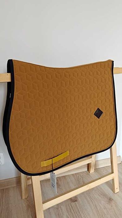 Nowy czaprak Kentucky Softshell Full Vs Mustard