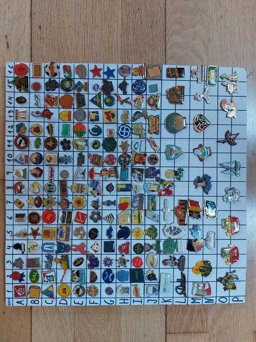 Pins de mola variados XXIII