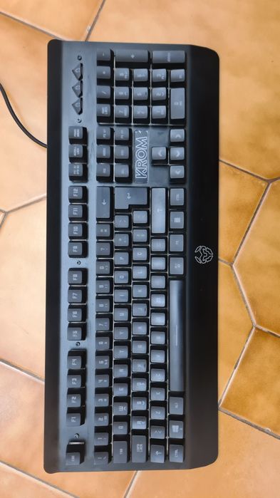 Teclado híbrido Krom