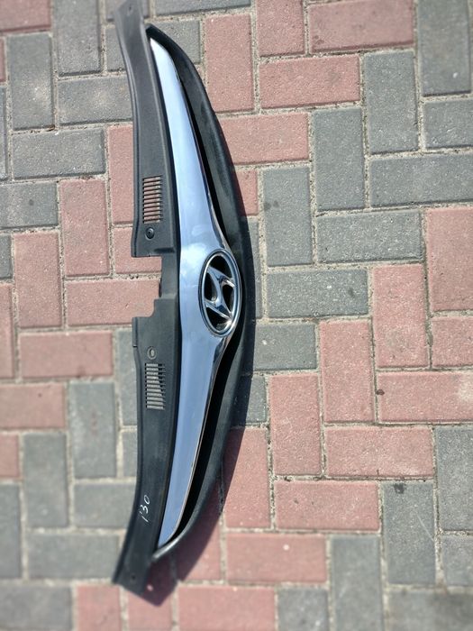 Решітка радіатора,решітка бампера Hyundai i30 2009-2012