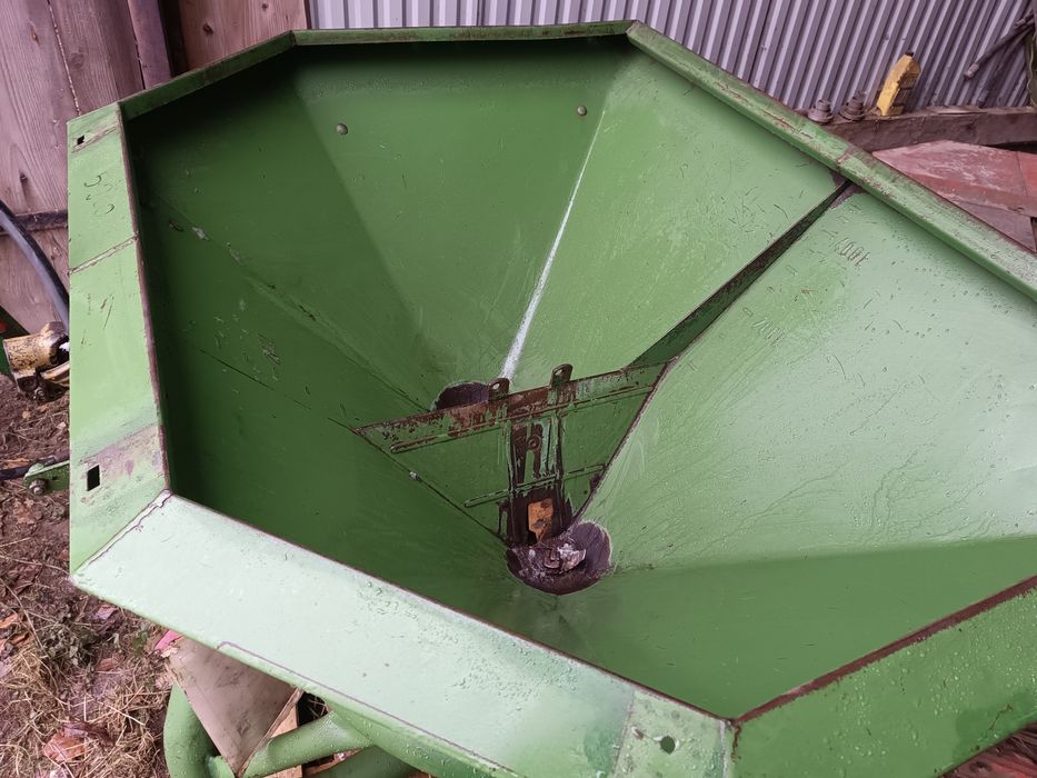 Rozsiewacz nawozu Amazone zaf 603