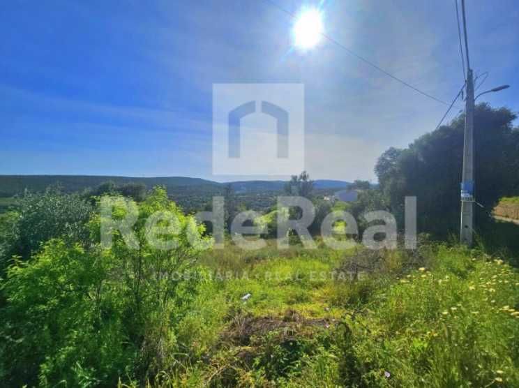 Terreno urbano para construção de moradias.