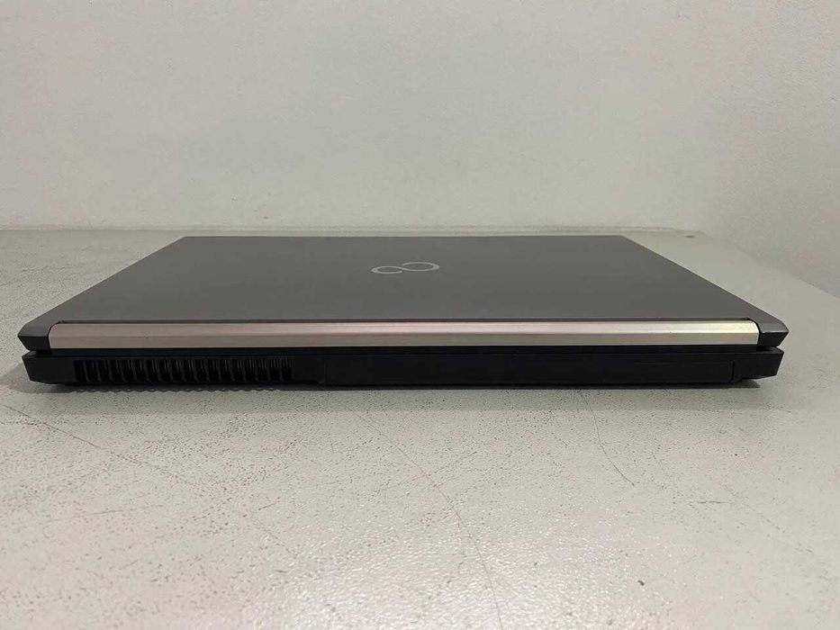 Мобільна робоча станція Fujitsu Celsius H760 / 15.6" (1920x1080) IPS /Core i7-6920HQ / 32 GB DDR4 / 256 GB SSD / Quadro M2000M, 4 GB / WebCam