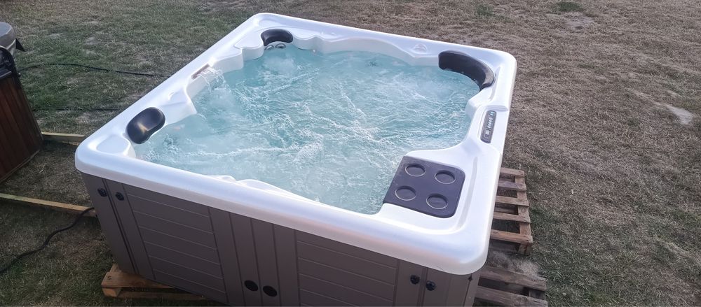Jacuzzi wanna ogrodowa SPA całoroczna 5 osobowa Balboa Down East Spas Master Spa