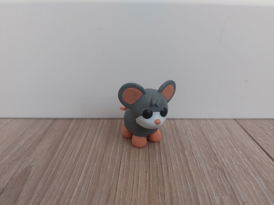 Adopt me фігурка