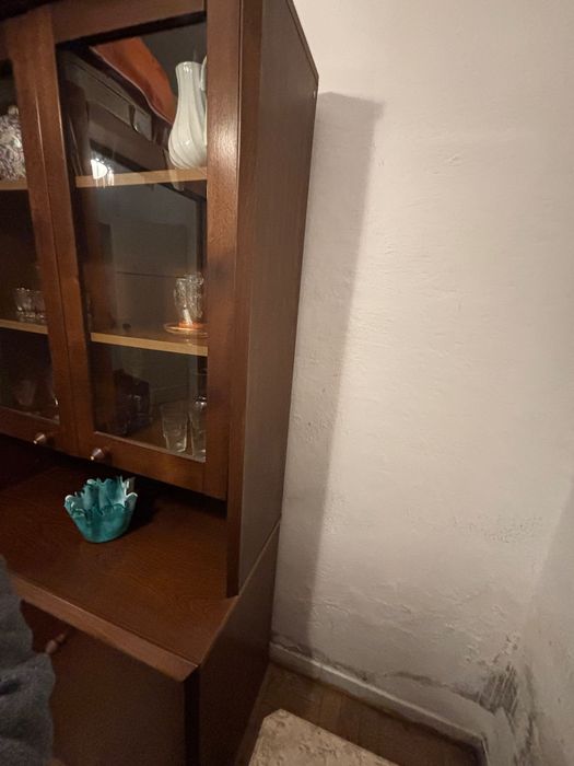 Louçeiro - Móvel antigo em madeira com portas de vidro – bom estado