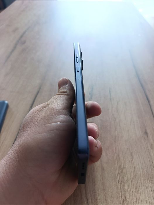 Telefon Motorola g86 power 5G.