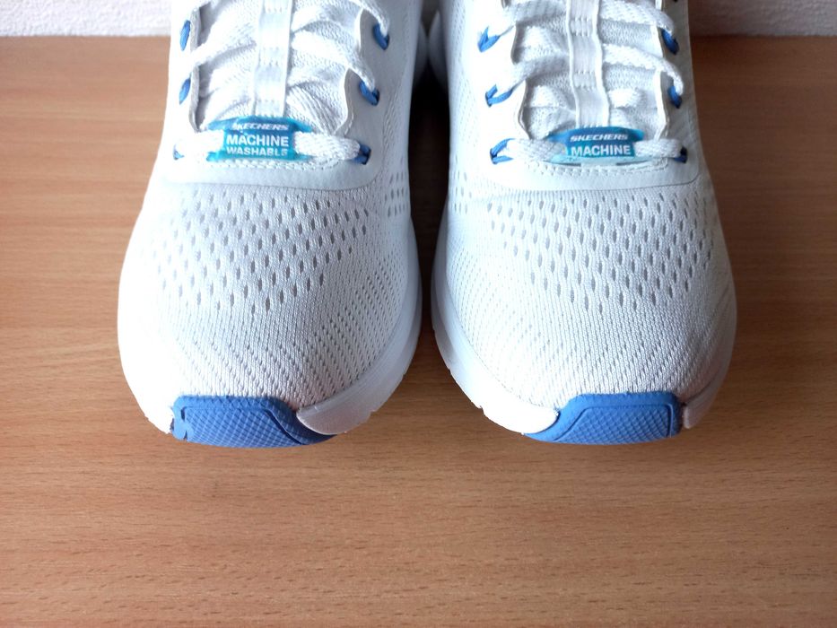 Чудові кросівки Skechers 38-38,5 р.