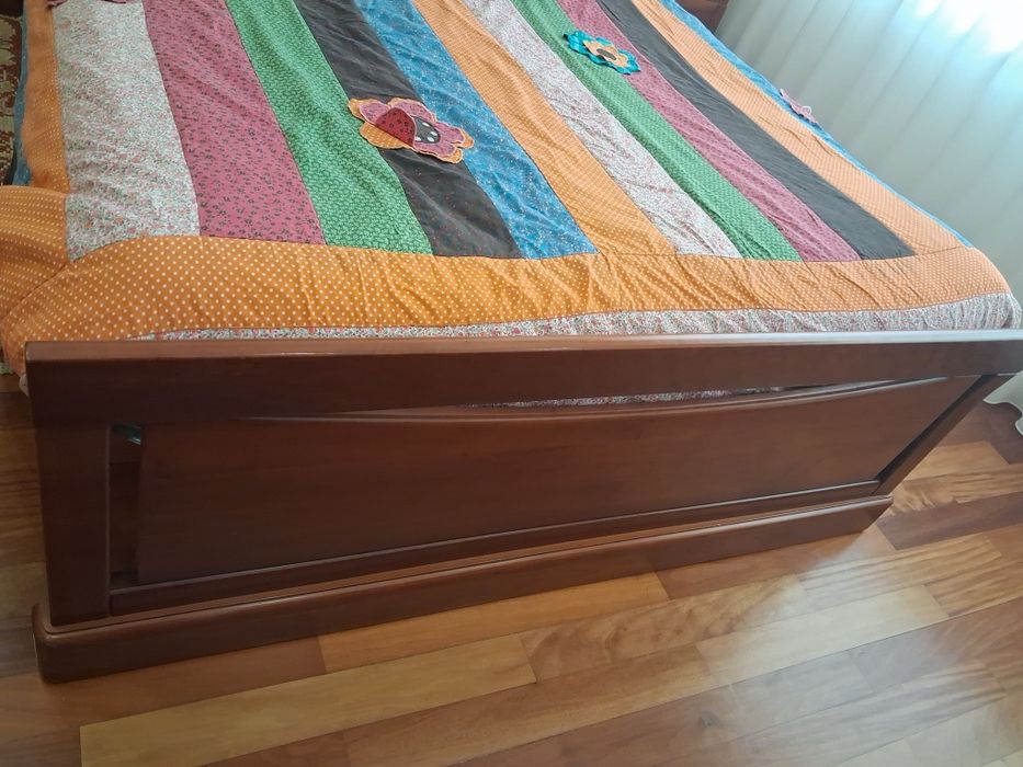 Cama de cerejeira