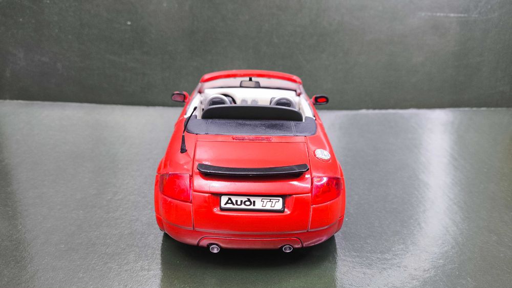 Модель 1:18 Audi TT Roadster, Maisto, Thailand