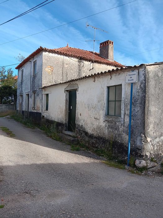 Vende-se casa de aldeia antiga e anexo
