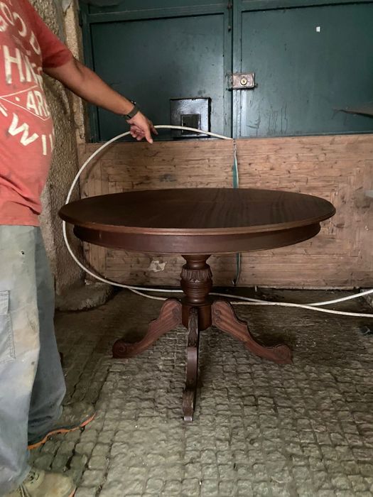 Mesa de sala + 8 Cadeiras em pele