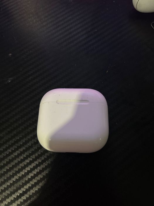 etui ladowarka do AirPods 4