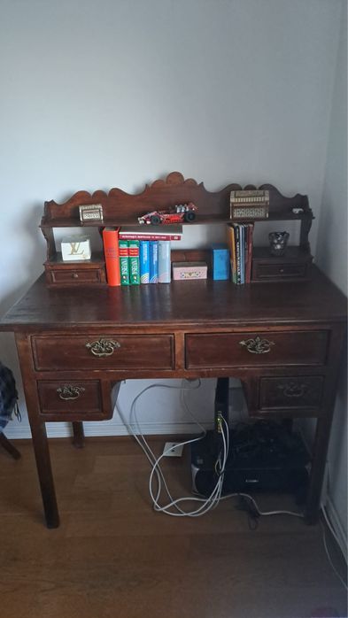 Secretária com alçado antiga