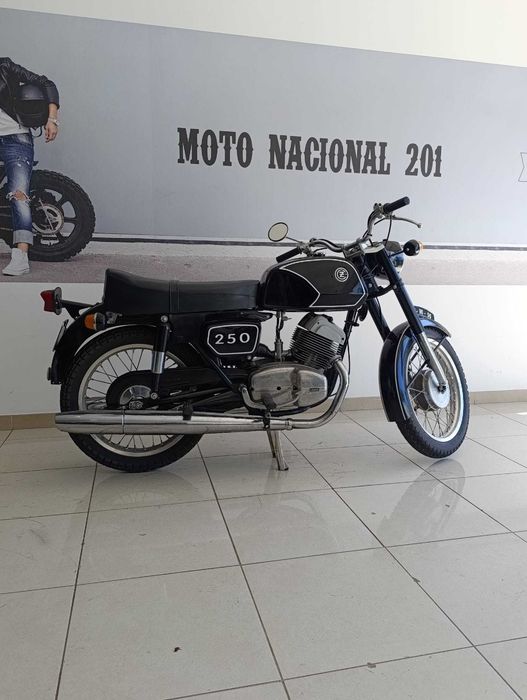 Mota antiga  Jawa 250cc de 1975