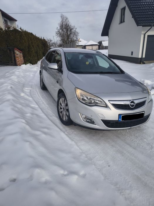 Opel Astra J 2011