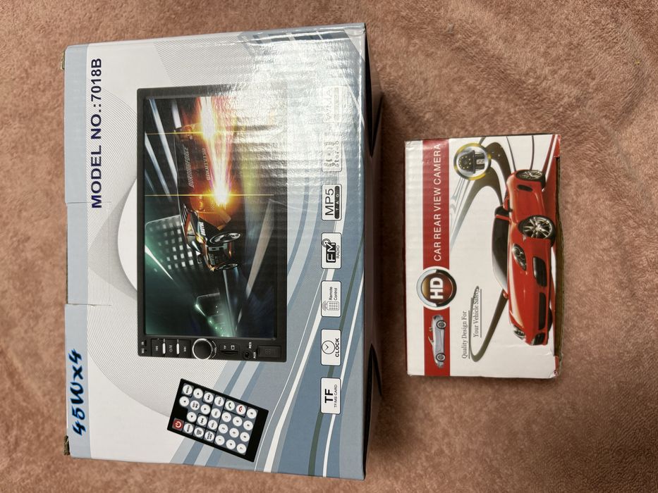 Автомагнітола з камерою заднього виду
