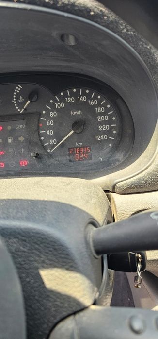 Renault Clio 99 5 portas fecho central 1.2 gasolina