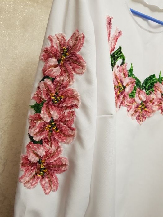 Продам вишиванку з бісеру