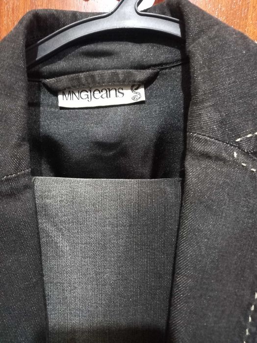 Fatos, calças e blazer