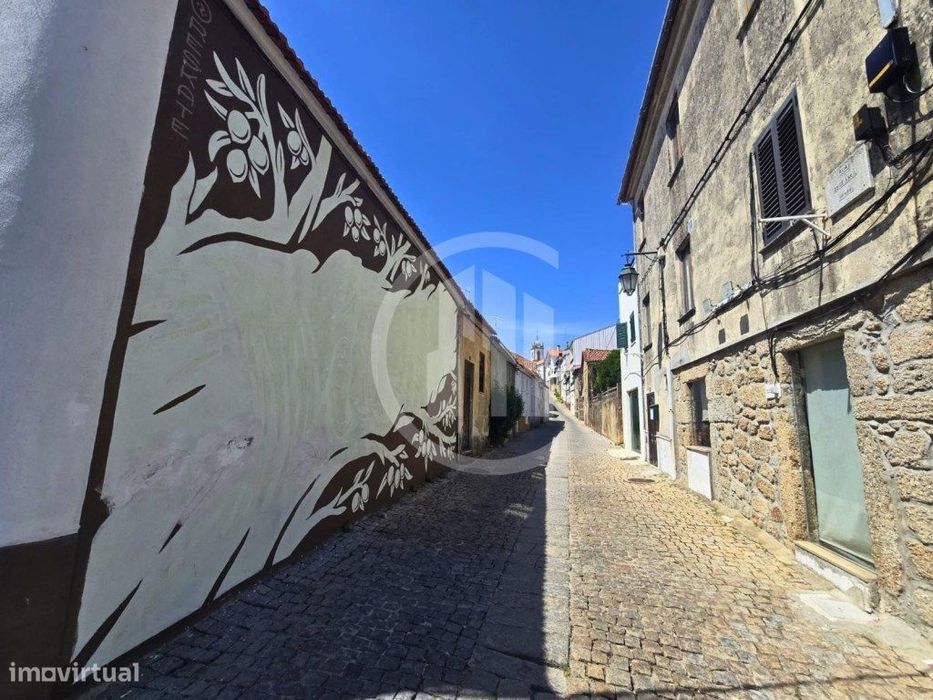 Moradia com Potencial Habitacional e Comercial no Coração Histórico...