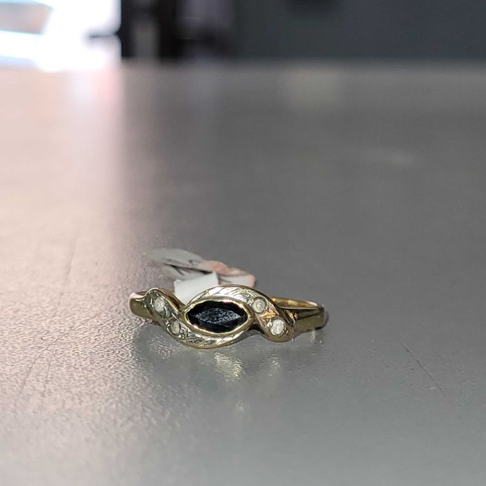 Złoty pierścionek P.585