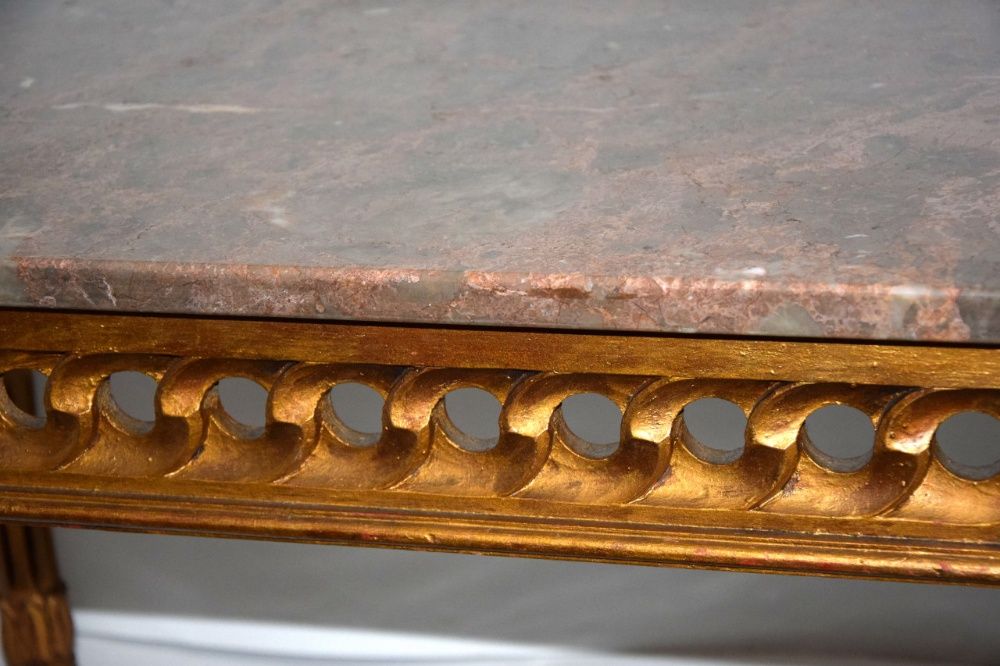 Mesa de centro em madeira talha dourada, tampo de pedra mármore rosa