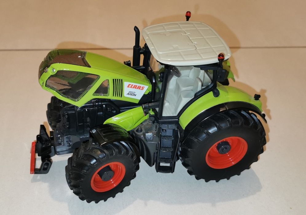 Traktor Siku CLAAS 950 AXION 1:32