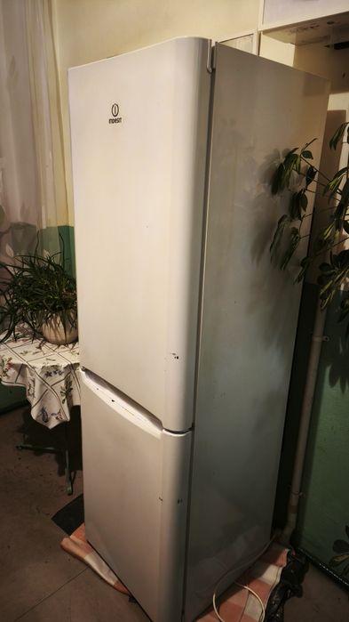 Lodówka Indesit duża