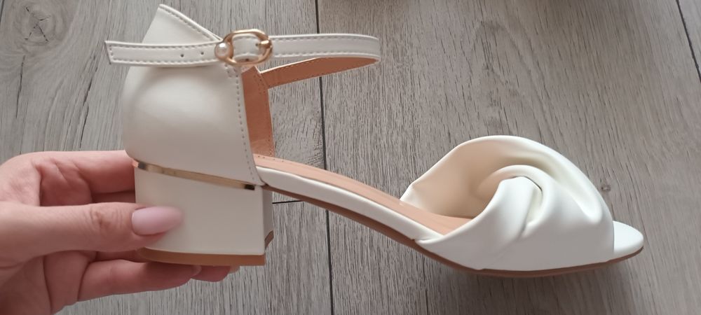 Ślubne buty białe rozm. 40, wkł. 26 cm, obcas 4 cm