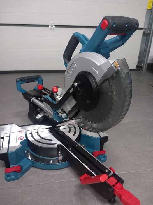 Ukośnica Erbauer z posuwem laser podświetlenie led 1400 Wat emis216s