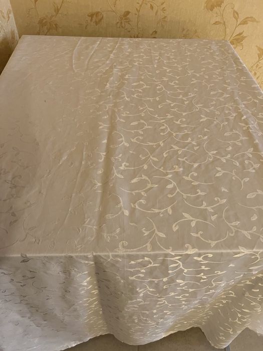 Скатертини різні