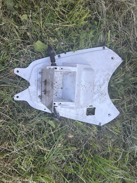 Derbi gp1 50 części osłona plastik cena za całość ze zdjęć