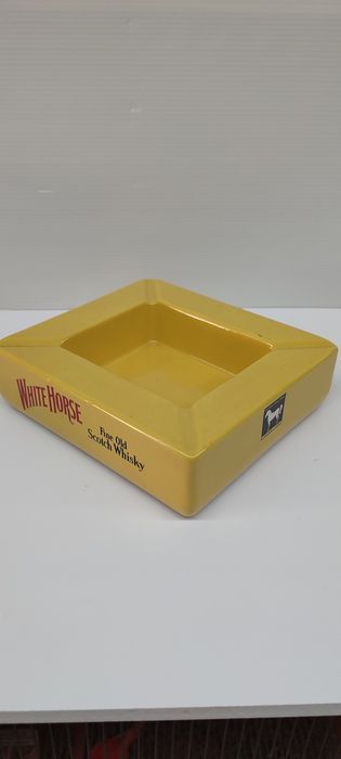 Cinzeiros com publicidade de Whisky