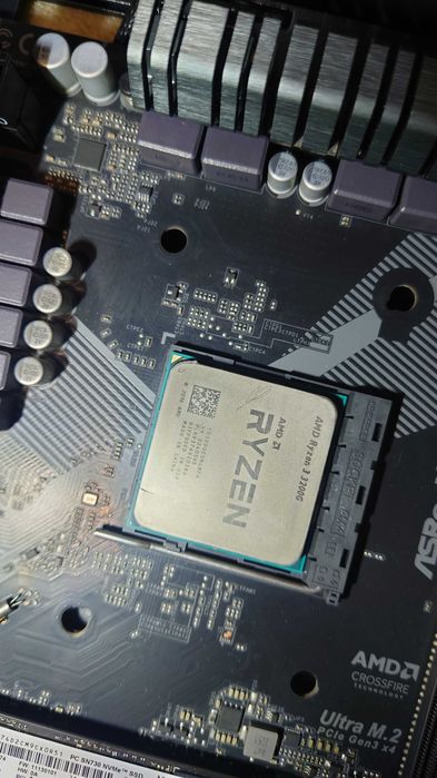 Процесор Ryzen 3 3200G + боксовий кулер AMD сокет AM4