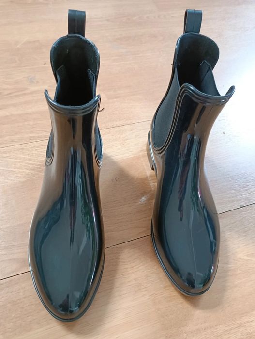 Botas pretas de mulher  novas a estrear.