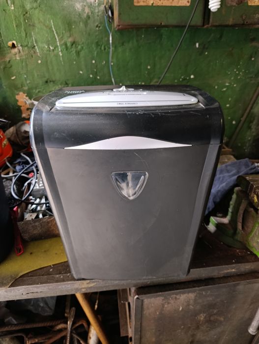 Шредер знищувач бумаги