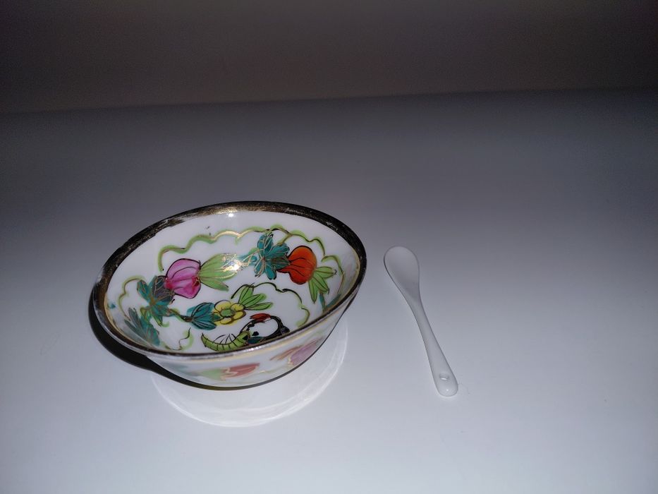Tigela chinesa + Colher em porcelana - Linda