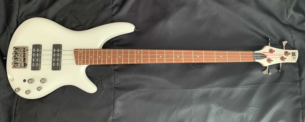 Gitara basowa Ibanez SR300E