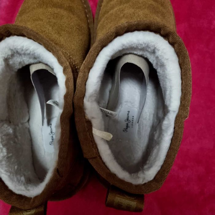 Botas com pêlo da pepe jeans  praticamente novas