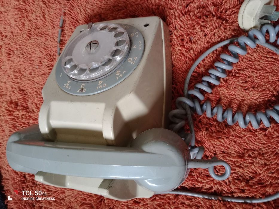 Telefone muito antigo. 20€ retirar na lameira Celorico de basto