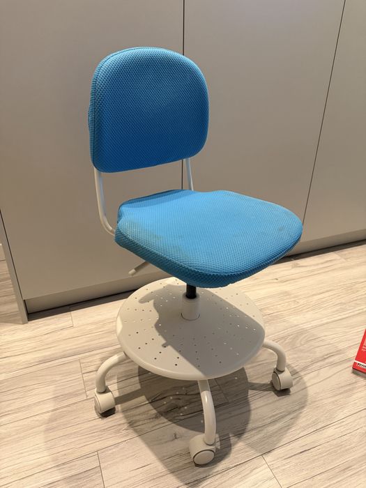 Fotel vimund ikea biurowe dla dziecka