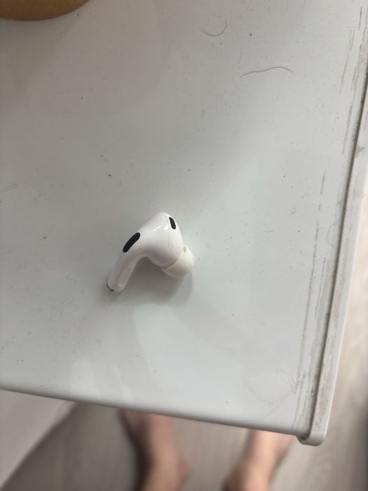 AirPods Pro  навушник робочий