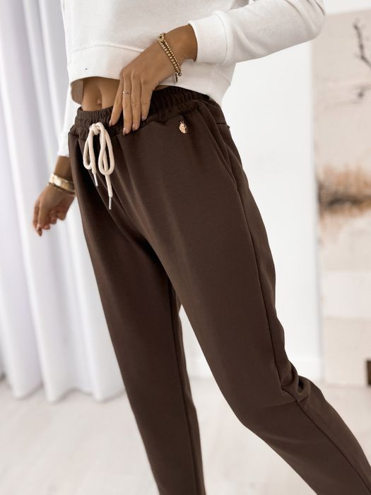 Czekoladowe spodnie bawełniane z wysokim stanem Varlesca chicaca L - X