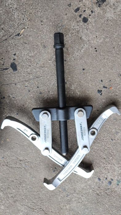 Съемник с двумя поворотными захватами JONNESWAY AE310032