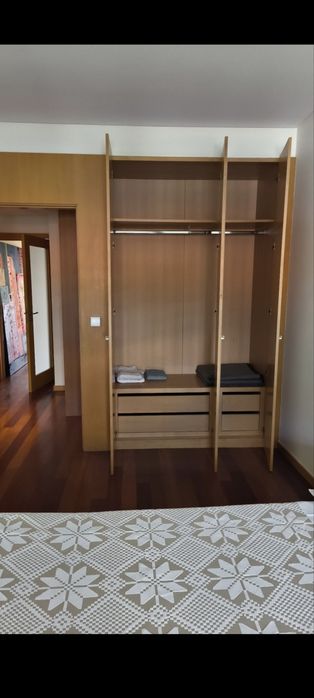 Alugo quarto de luxo