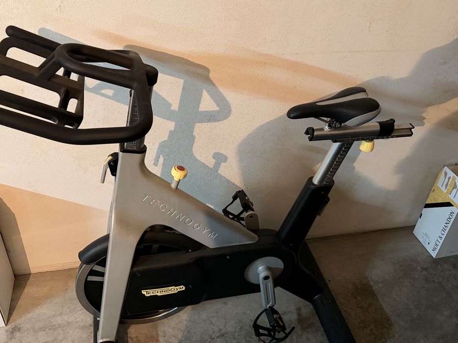 Bicicleta Estática - TechnoGym