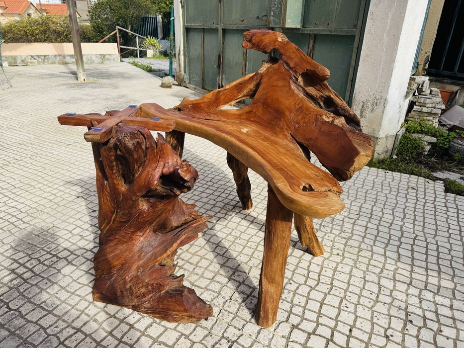 Conjunto de banco e mesa de Bali